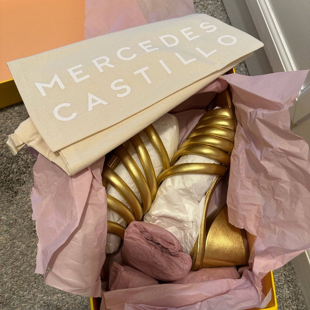 Mercedes Castillo Gold Metallic Izzie Heel Block Sandals - Picture 7 of 7